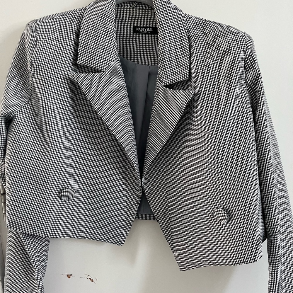 Nasty Gal Black & White Houndstooth Cropped Blazer